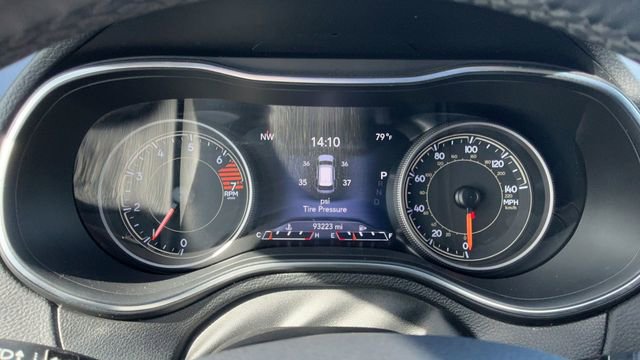 Used 2019 Jeep Cherokee Limited image 18