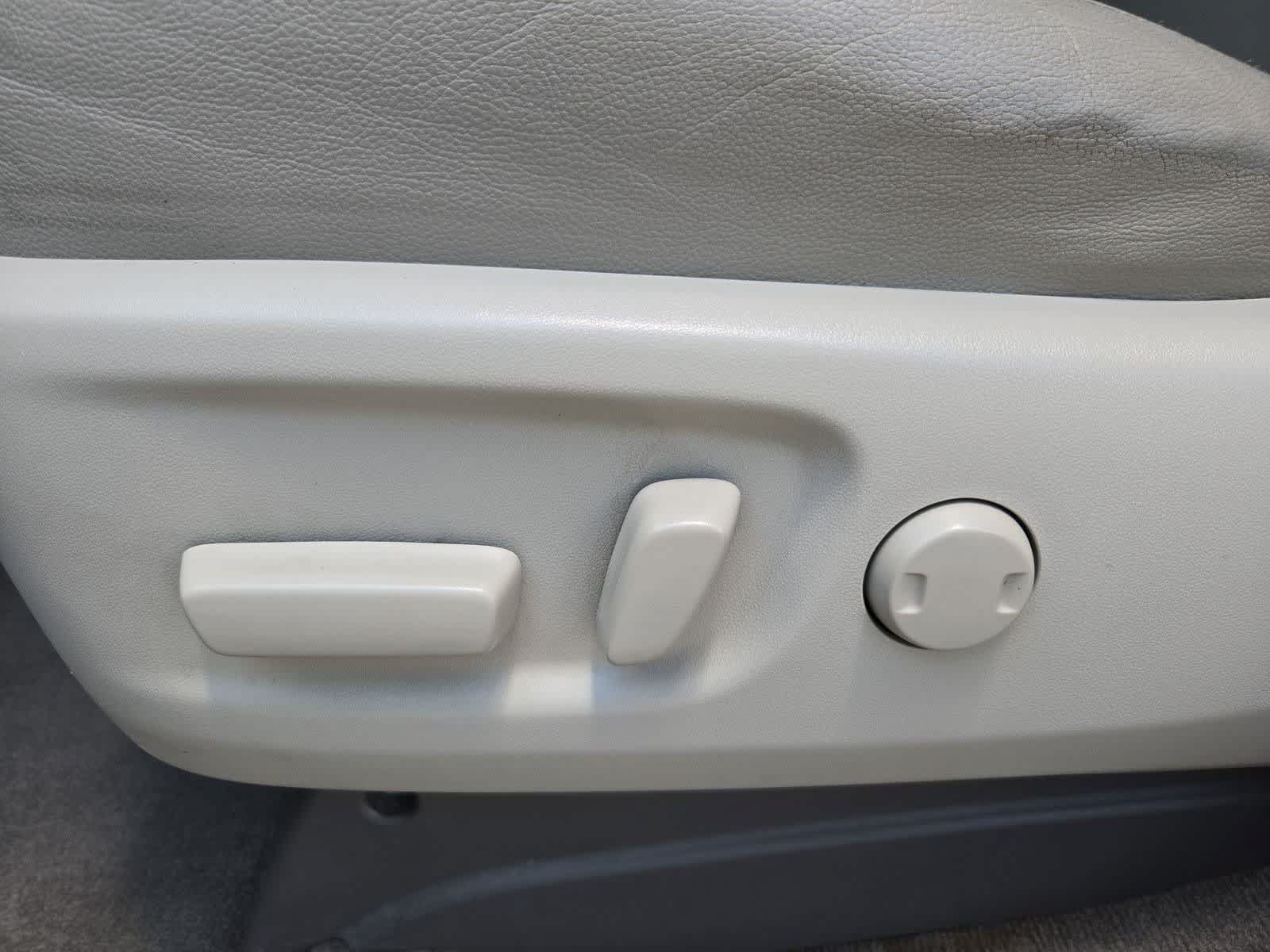 Used 2015 Toyota Sienna XLE w/ XLE Navigation Package FWD image 16