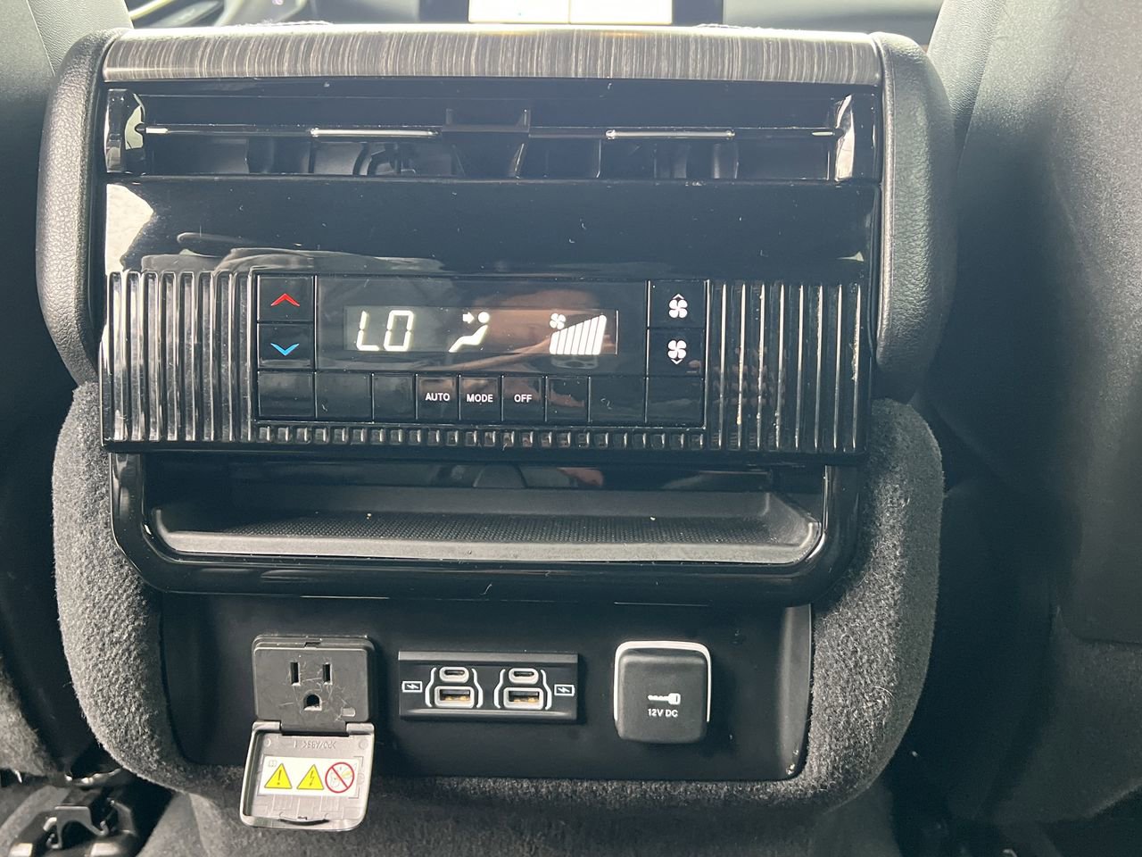 Used 2024 Jeep Wagoneer L Series II w/ Flexible Seating Group image 30