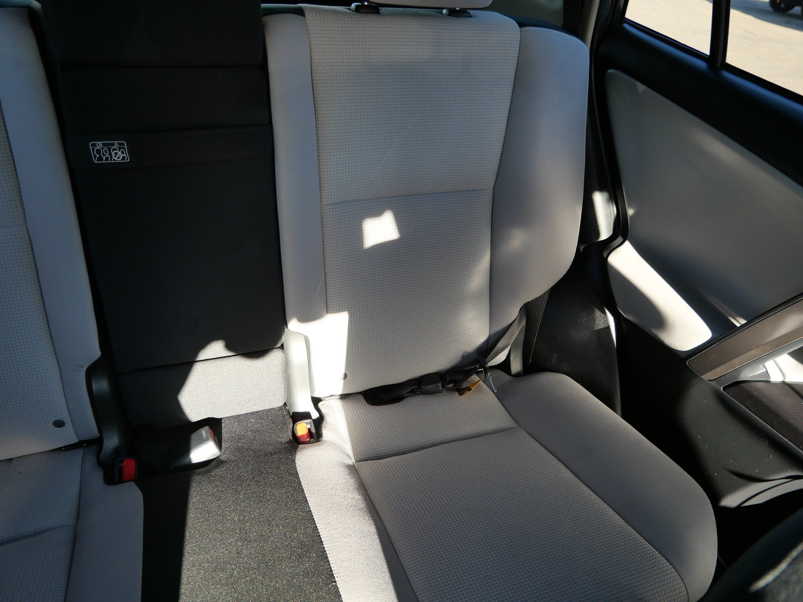 Used 2018 Toyota RAV4 LE AWD/4WD image 14