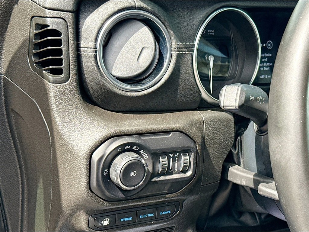 Used 2022 Jeep Wrangler Unlimited Sahara w/ Cold Weather Group image 11