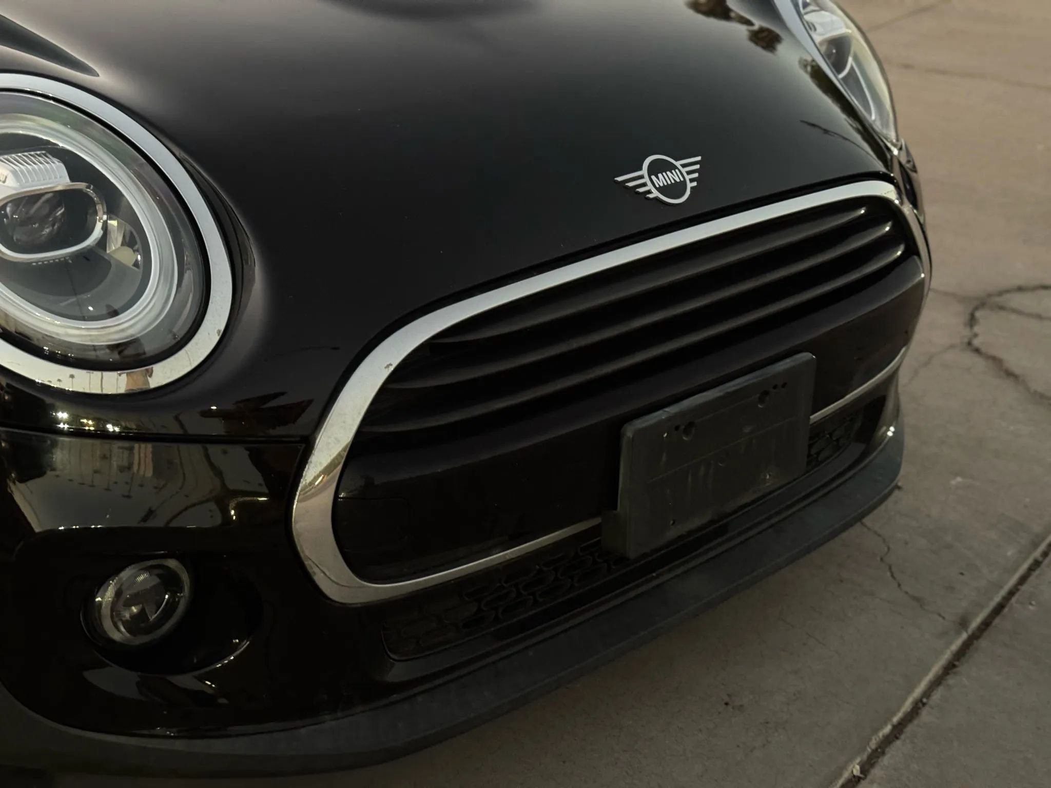 Used 2021 MINI Cooper 2-Door Hardtop w/ Signature Upholstery Package image 11