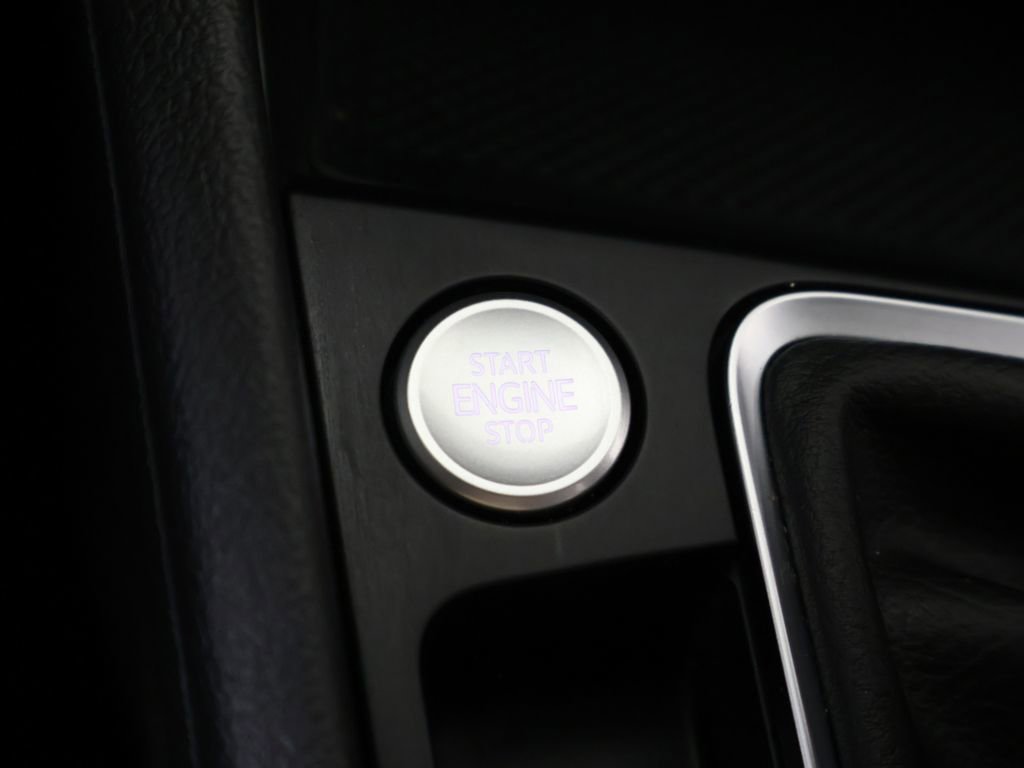 Used 2024 Volkswagen Jetta SE image 39