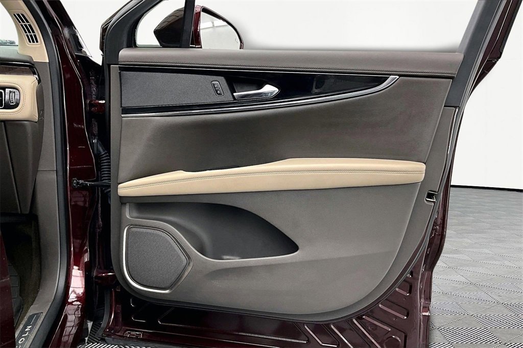 Used 2022 Lincoln Nautilus Reserve image 24