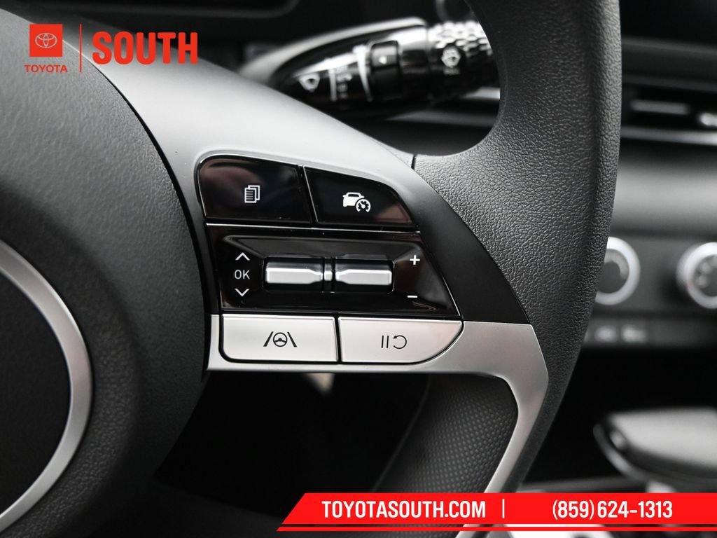 Used 2025 Hyundai Elantra SE FWD image 18