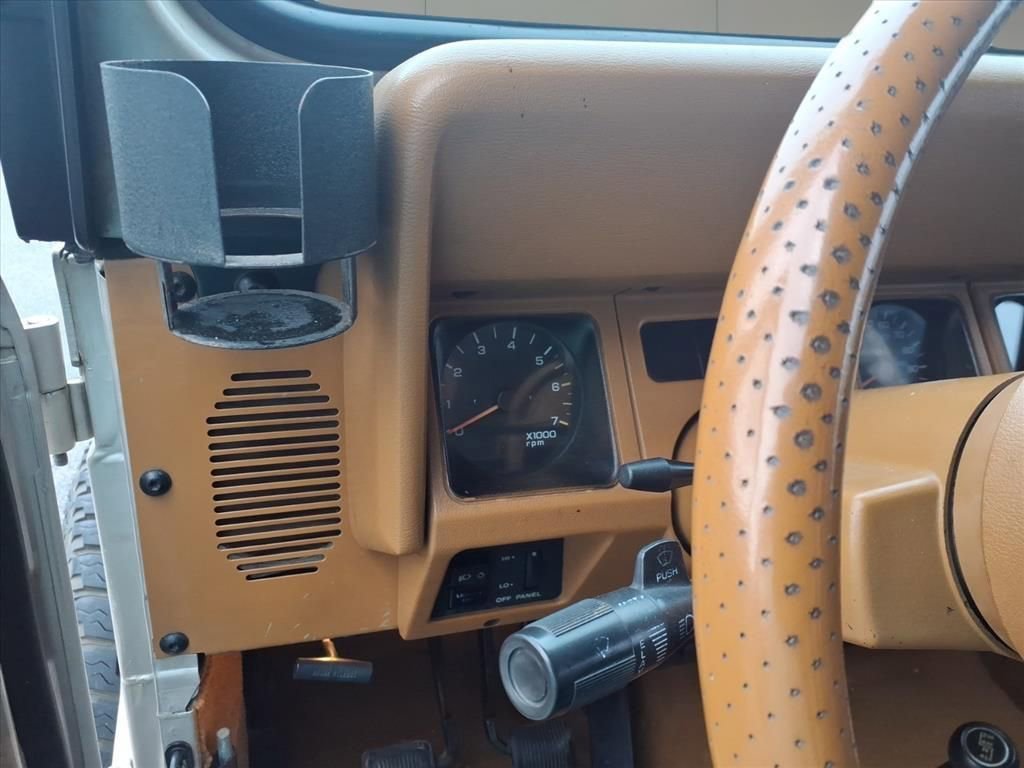 Used 1995 Jeep Wrangler SE image 15