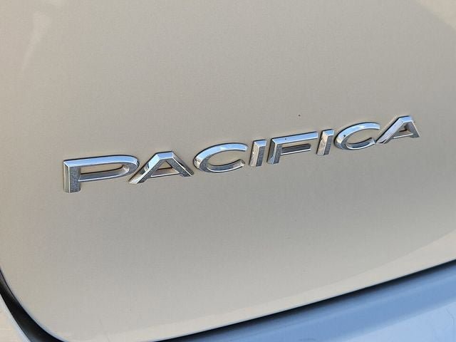 Used 2024 Chrysler Pacifica Touring-L image 29