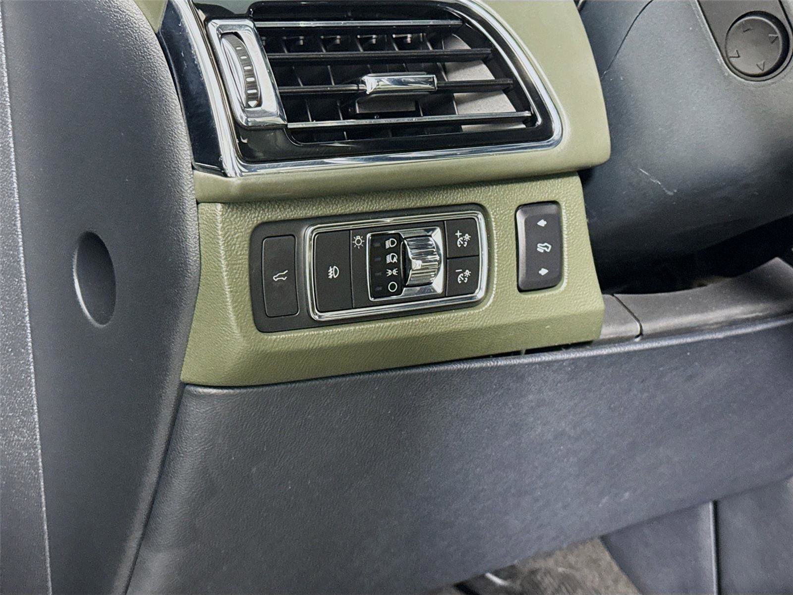 Used 2022 Lincoln Navigator L Black Label AWD/4WD image 8