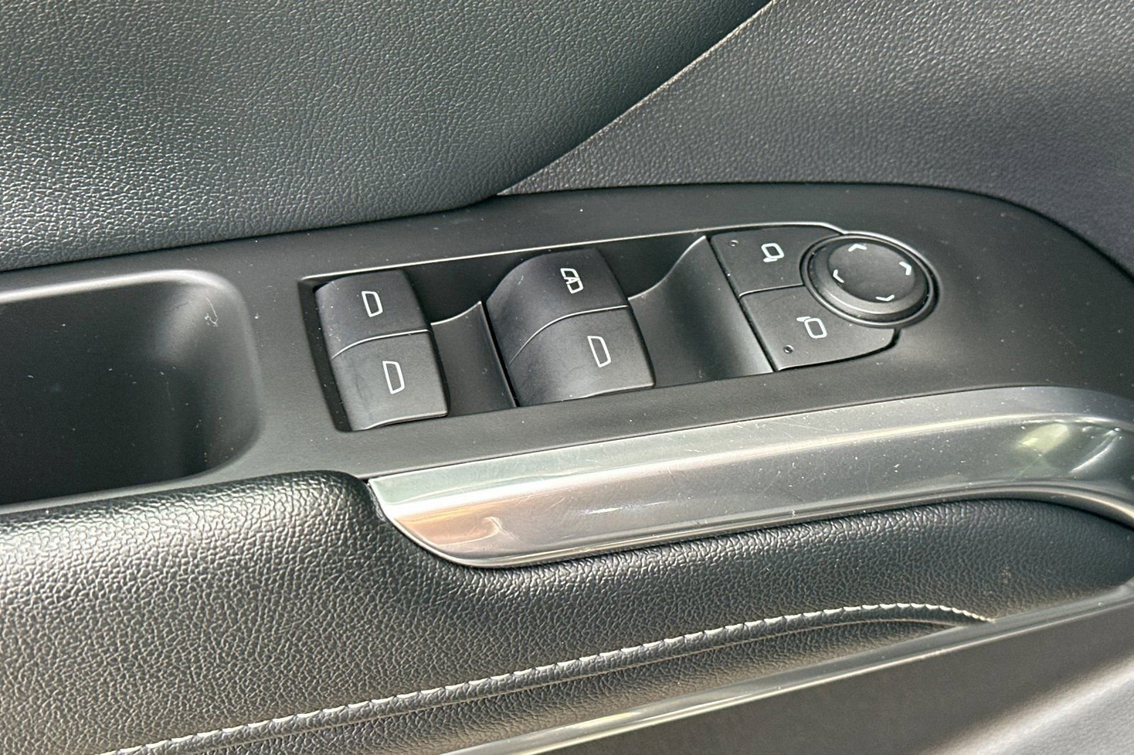 Used 2024 Chevrolet Traverse LT image 12