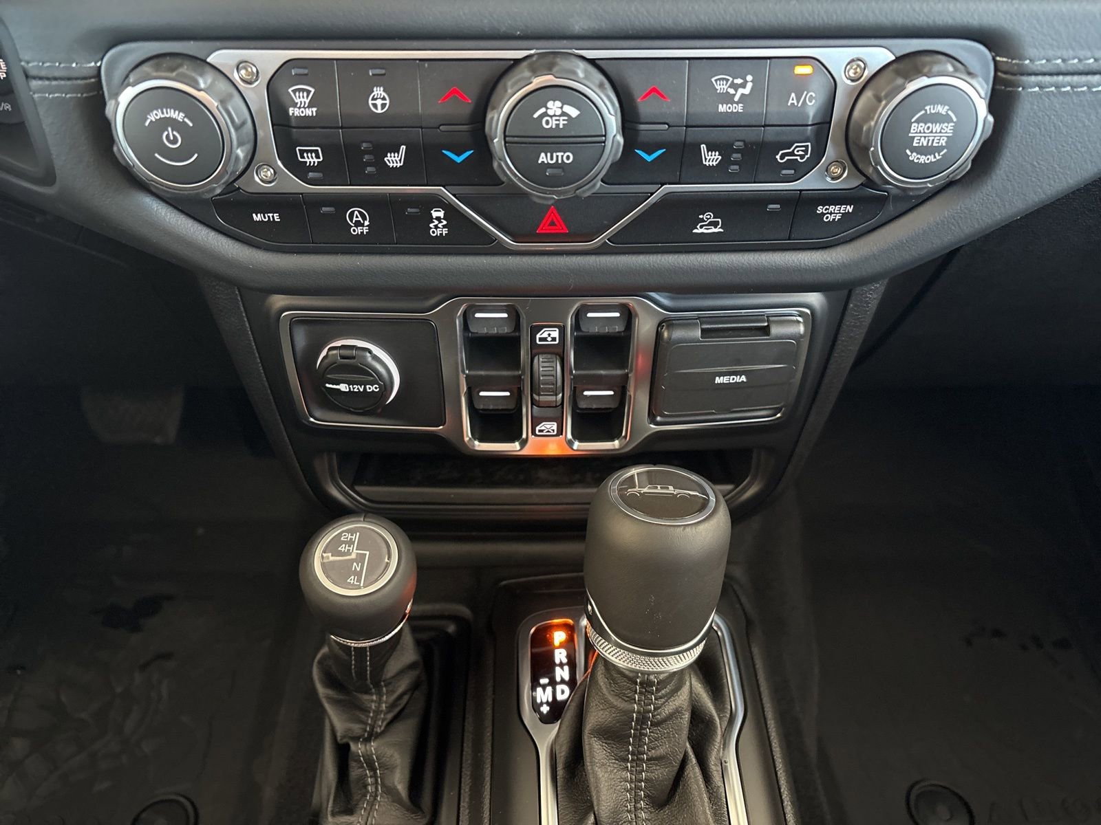 New 2025 Jeep Gladiator Sport image 18