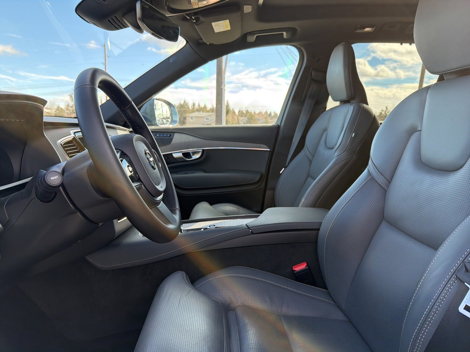 Used 2024 Volvo XC90 T8 Ultimate w/ Protection Package Premier image 11