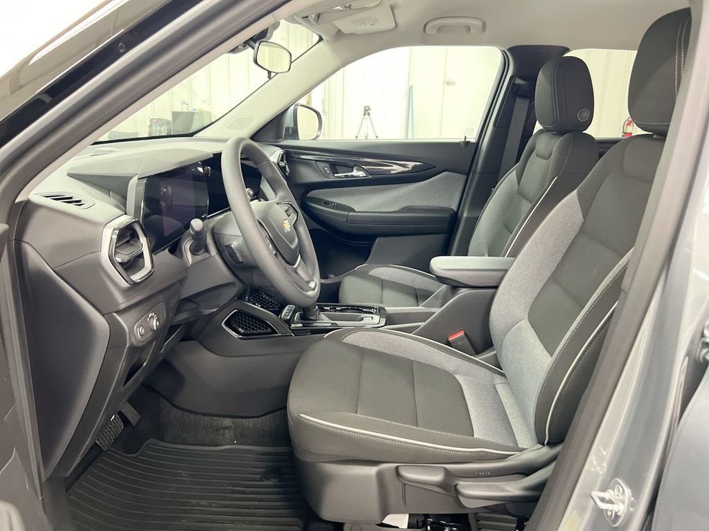 Used 2024 Chevrolet TrailBlazer LT w/ Driver Confidence Package FWD image 18