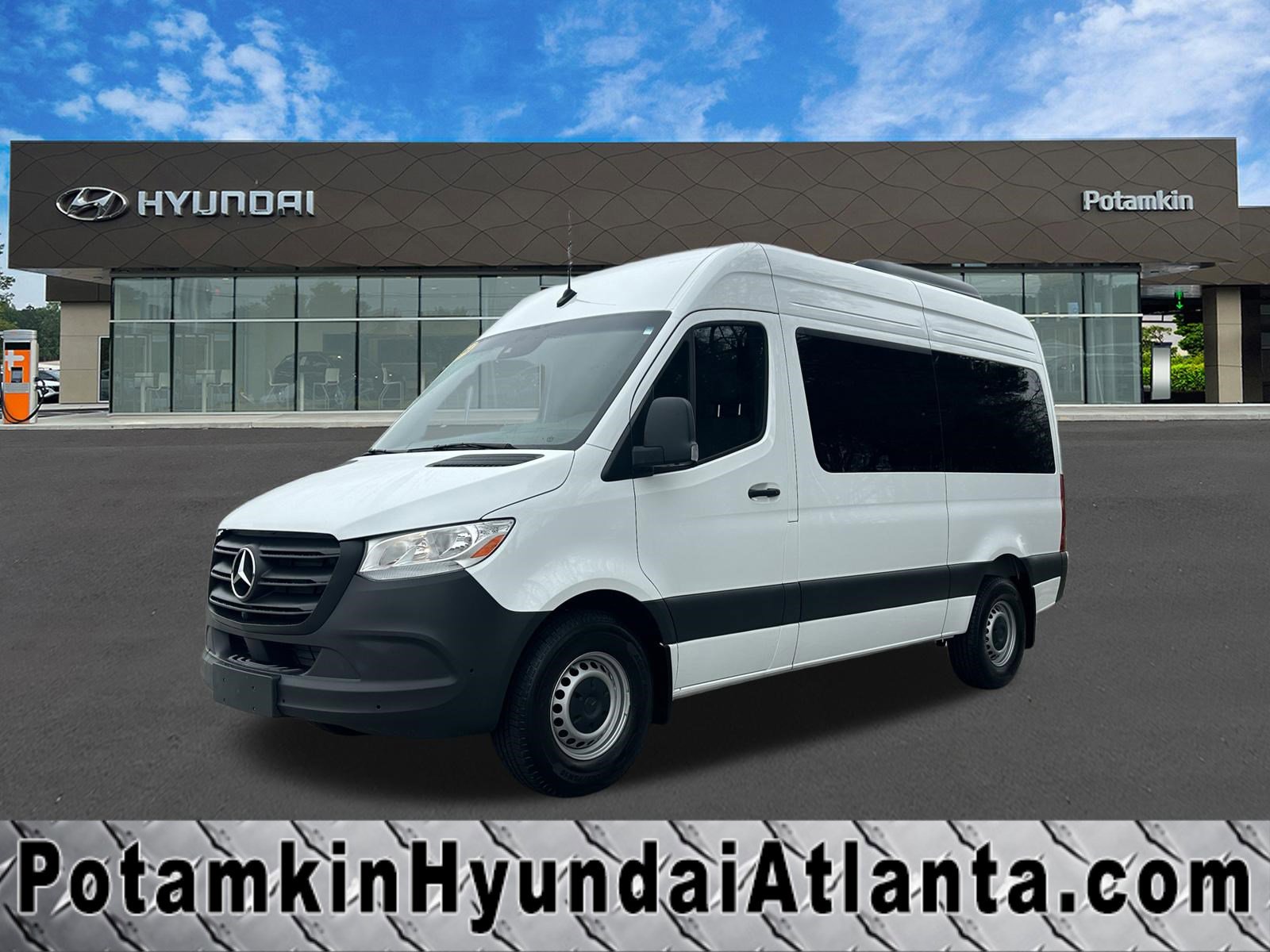 Used 2024 Mercedes-Benz Sprinter 2500 image 1