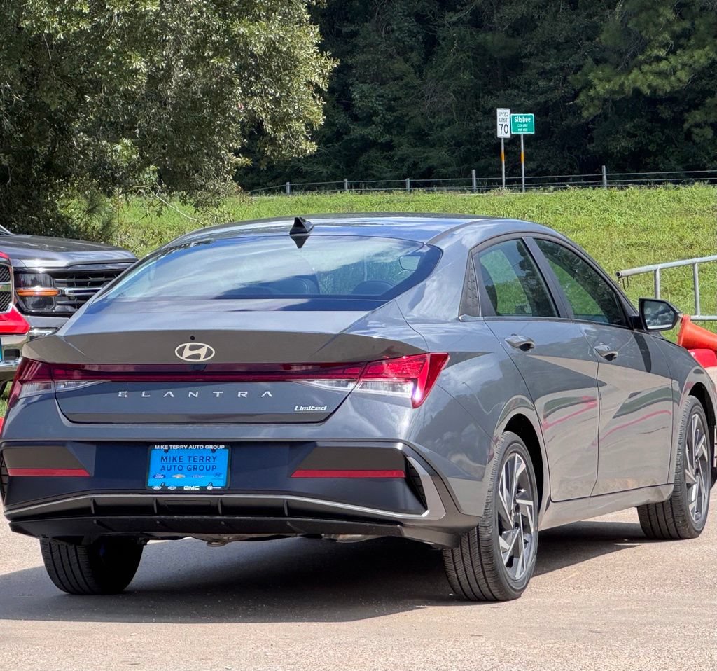 New 2026 Hyundai Elantra Limited FWD image 14