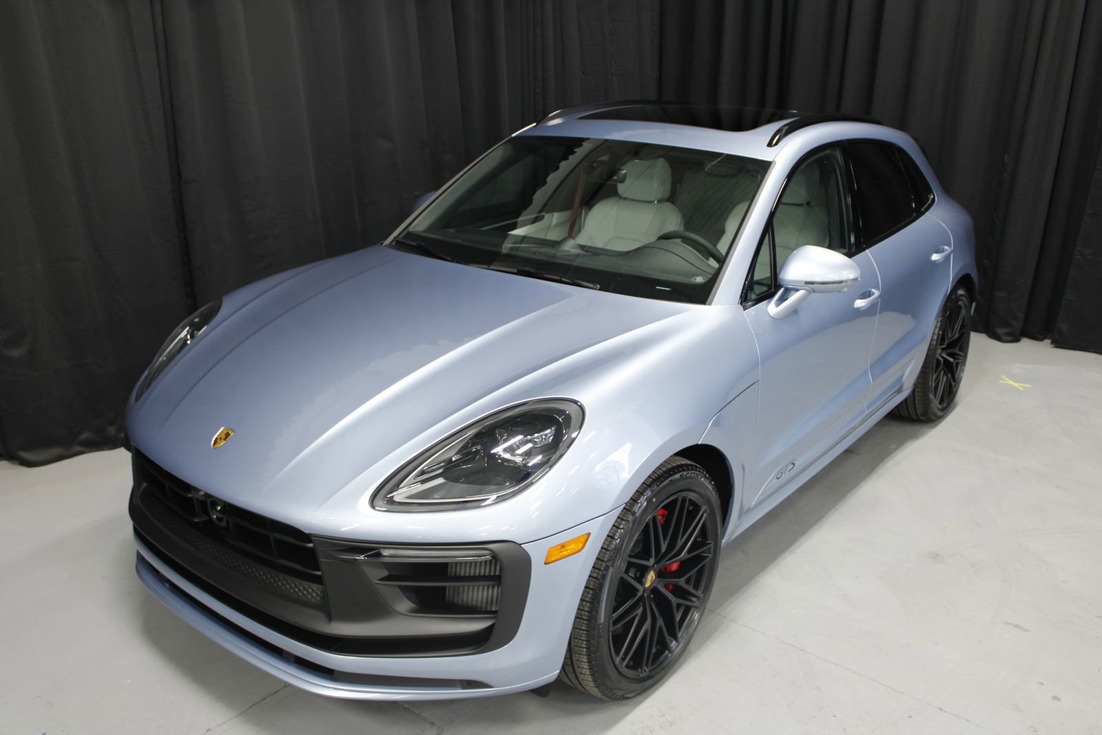 New 2026 Porsche Macan GTS AWD/4WD image 9