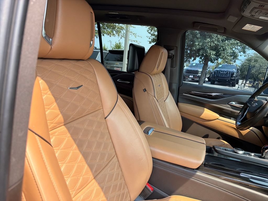 Used 2021 Cadillac Escalade Premium Luxury AWD/4WD image 42