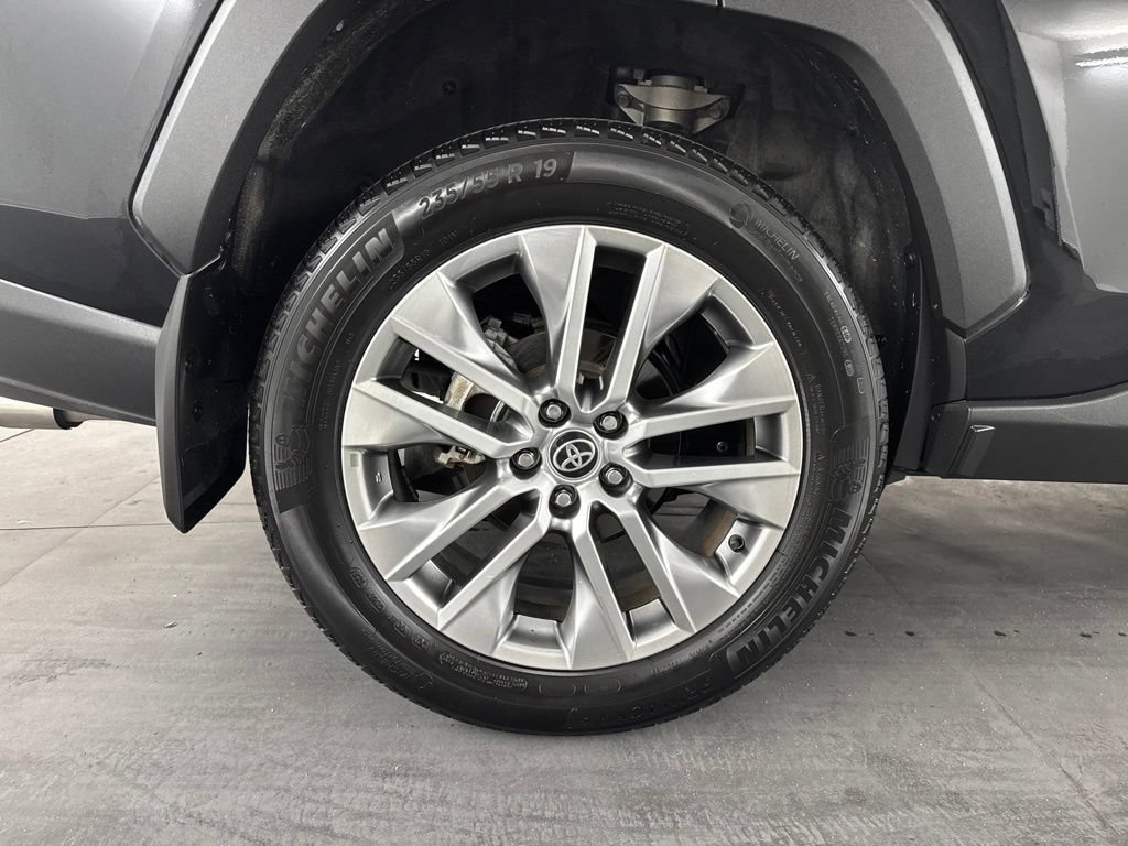 Used 2022 Toyota RAV4 XLE Premium FWD image 10