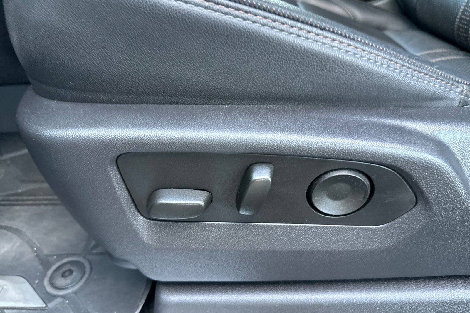 Certified 2025 Chevrolet Silverado 1500 High Country w/ Midnight Edition image 12