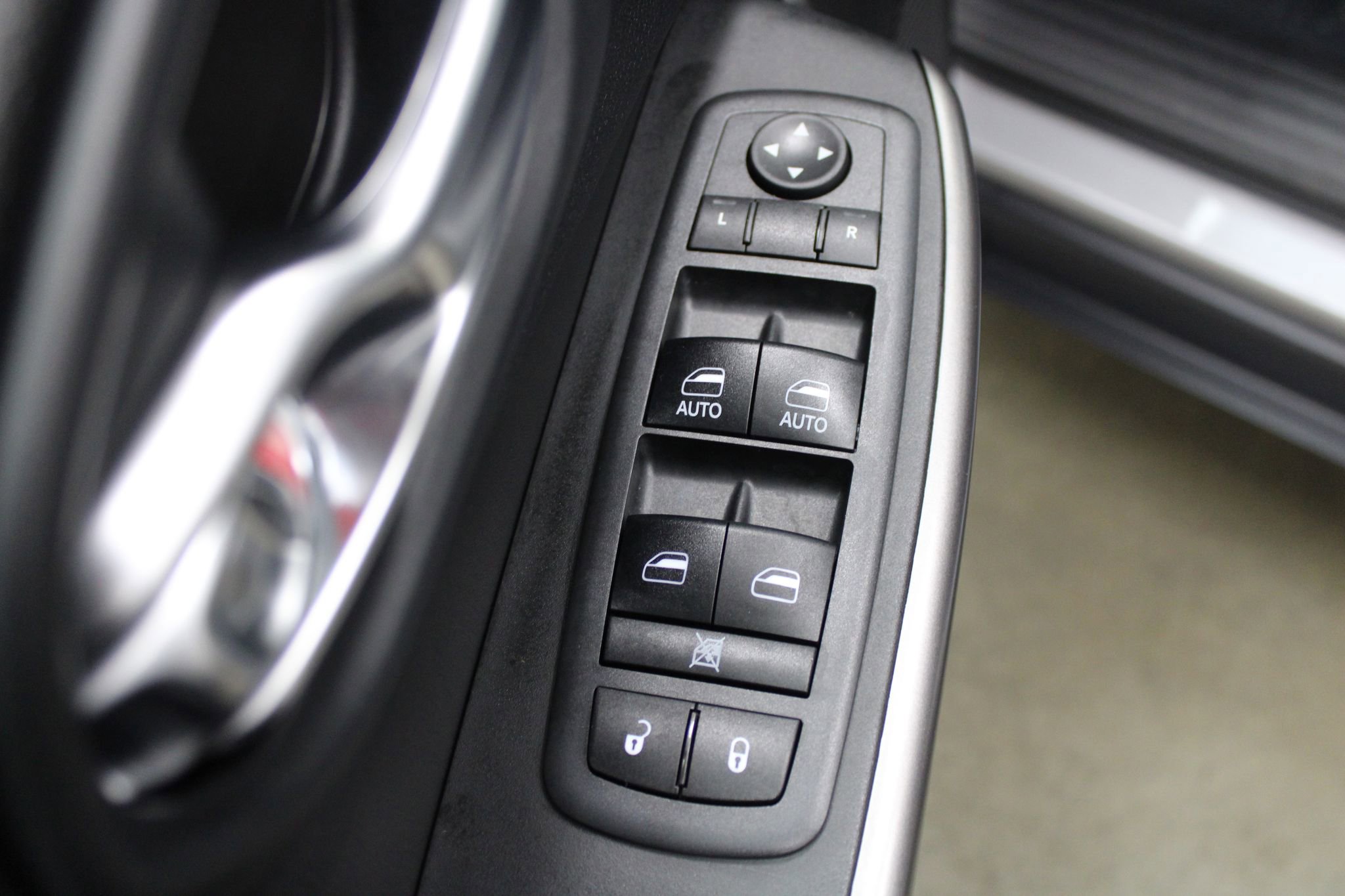 Used 2019 Jeep Cherokee Latitude Plus w/ Comfort/Convenience Group AWD/4WD image 42