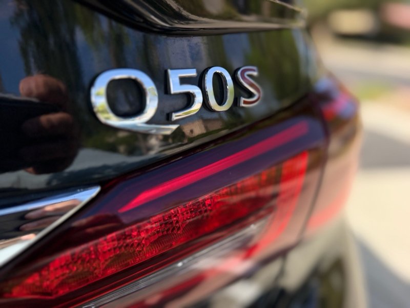 Used 2018 INFINITI Q50 Red Sport 400 w/ Sensory Package (Sport) RWD image 14