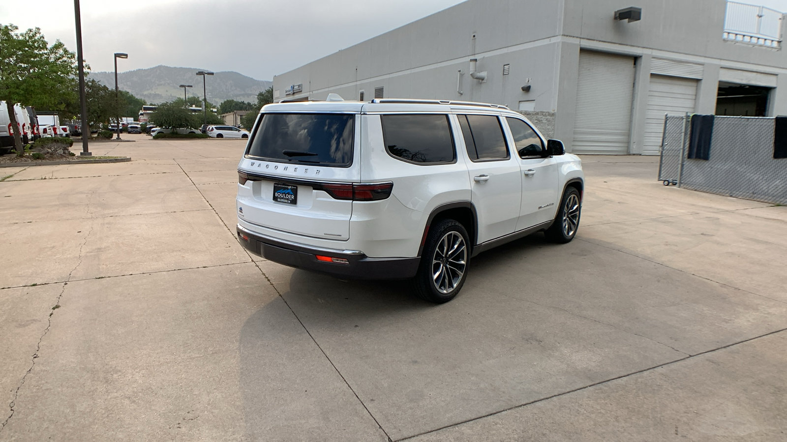 Used 2022 Jeep Wagoneer Series III w/ Premium Group I AWD/4WD image 5
