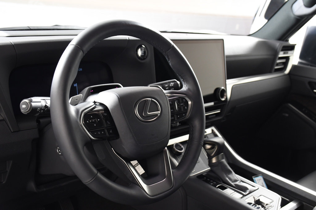 Used 2025 Lexus GX 550 w/ Cold Area Package AWD/4WD image 13