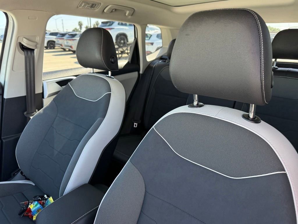 New 2026 Volkswagen Taos SE image 13