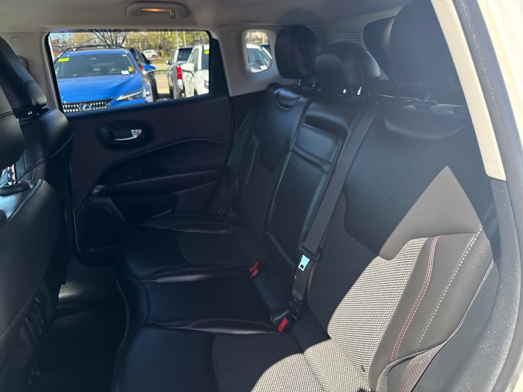 Used 2019 Jeep Compass Trailhawk AWD/4WD image 32