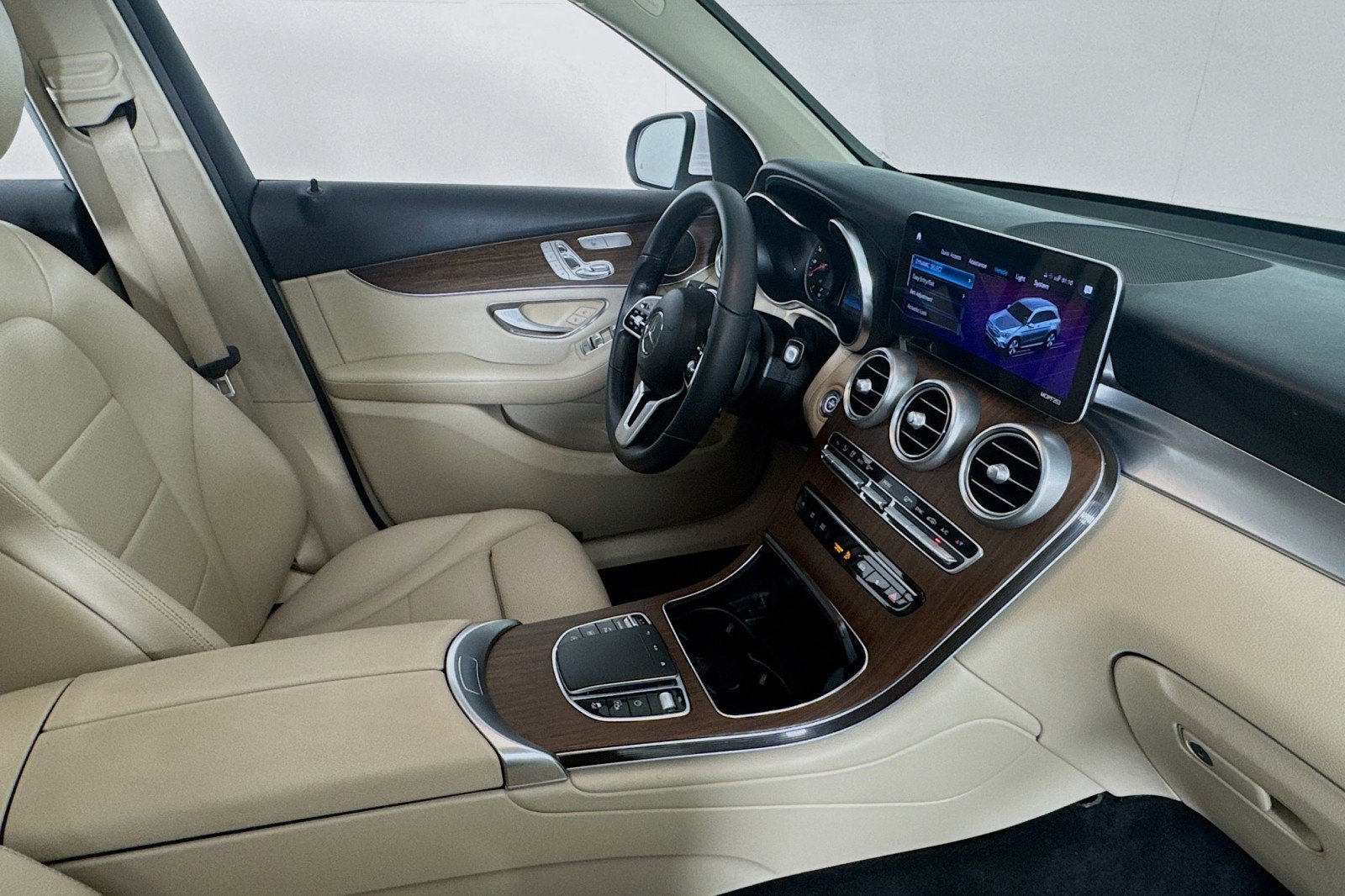 Used 2022 Mercedes-Benz GLC 300 4MATIC image 16