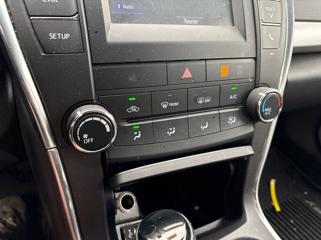Used 2017 Toyota Camry SE FWD image 23