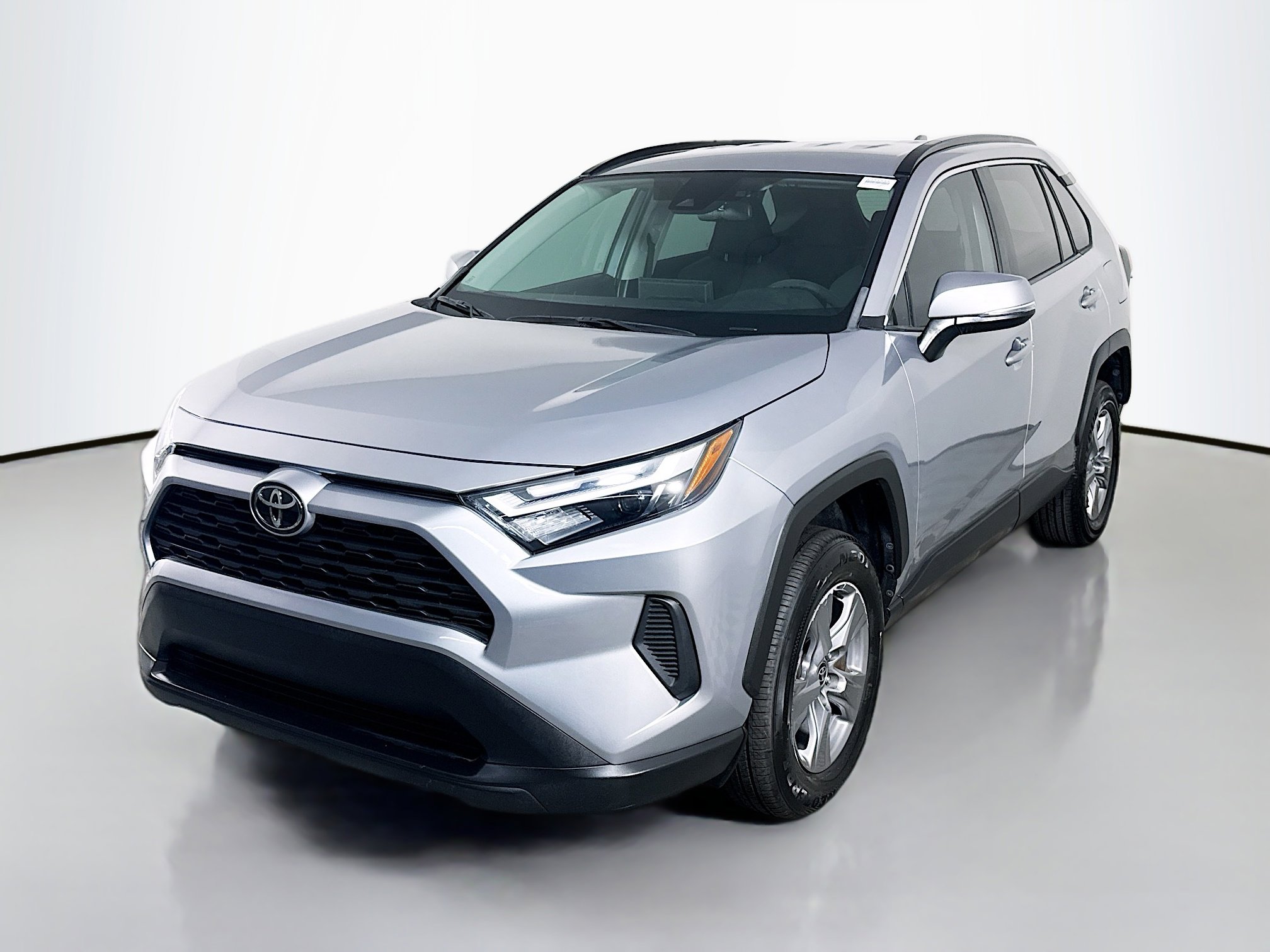 Used 2022 Toyota RAV4 XLE image 4