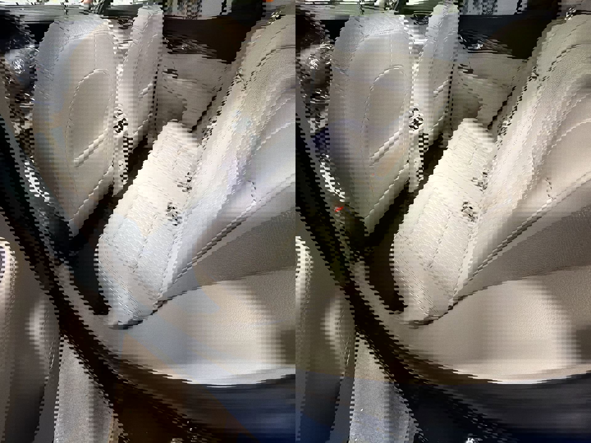 Used 2023 Buick Envision Avenir image 25