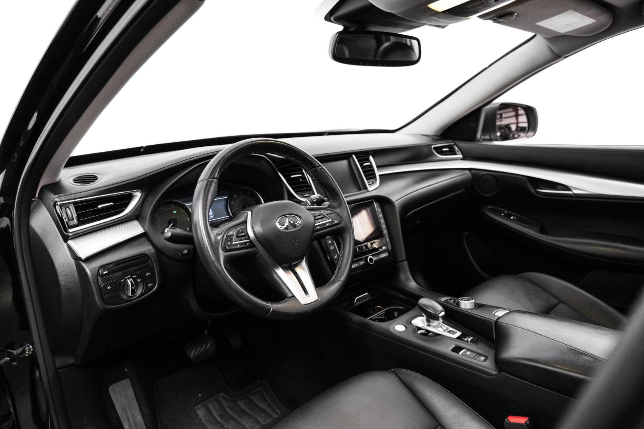 Used 2019 INFINITI QX50 Luxe w/ Navigation Package FWD image 3