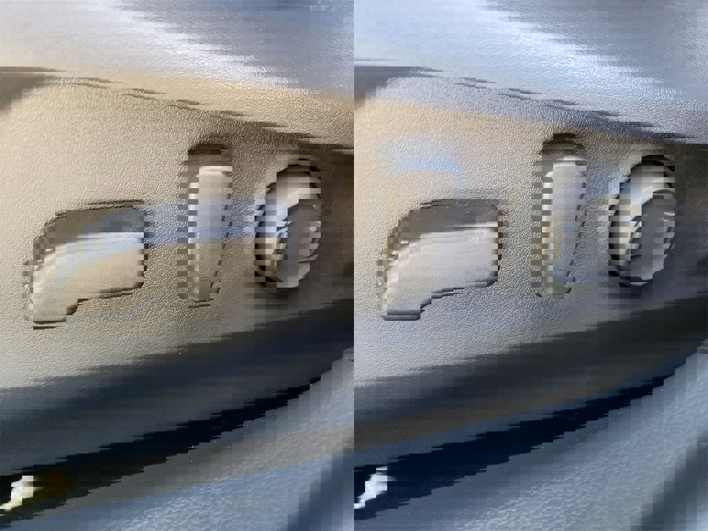 Used 2025 Subaru Outback Premium w/ Popular Package #1A image 17