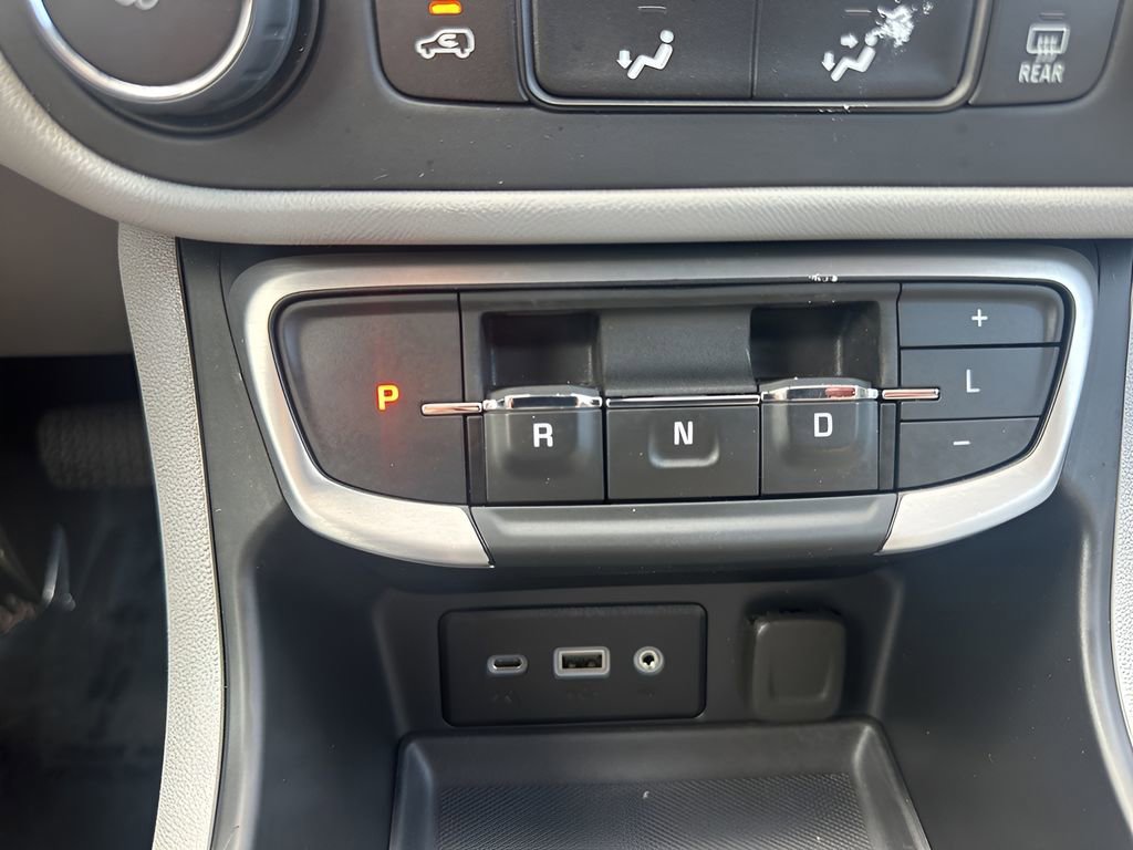 Used 2024 GMC Terrain SLE image 15