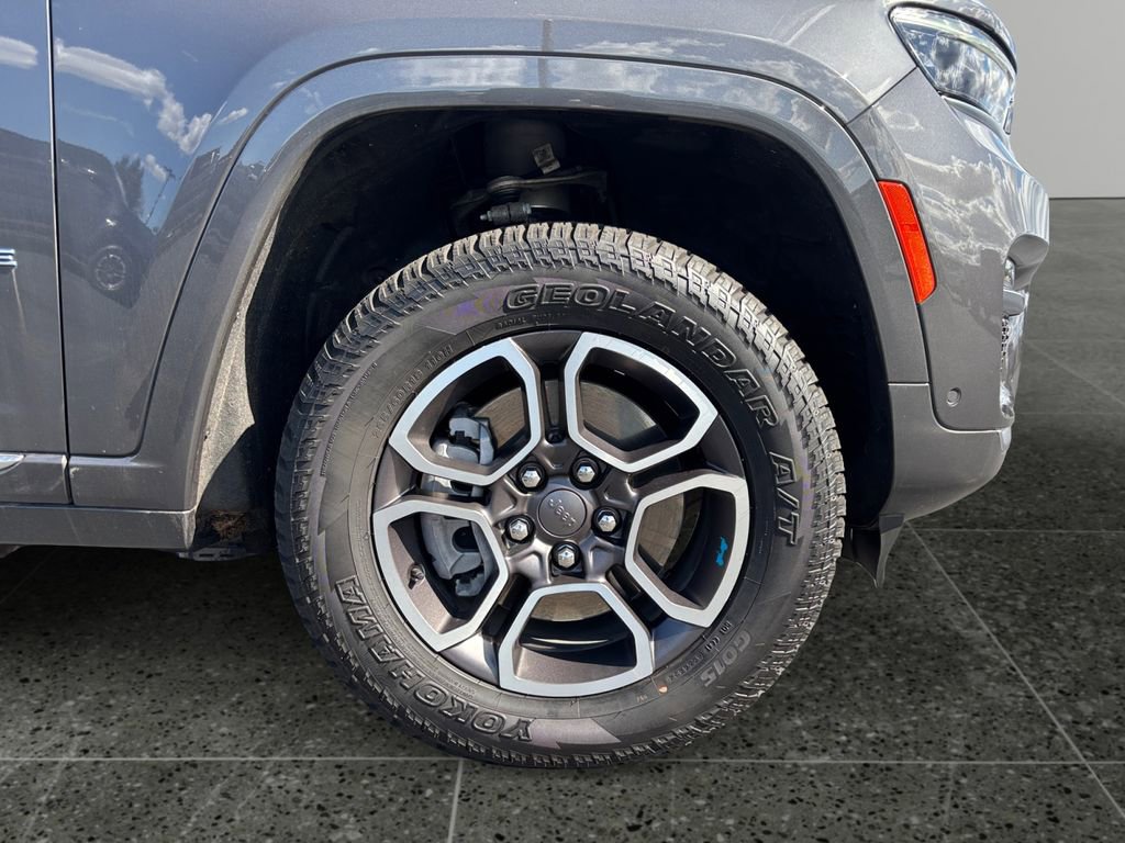 Used 2022 Jeep Grand Cherokee Summit w/ Advanced Protech Group IV AWD/4WD image 4