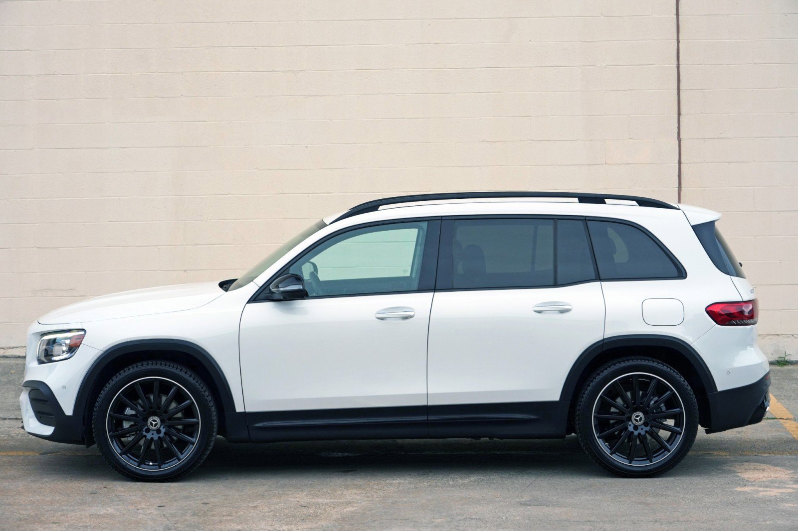 Used 2021 Mercedes-Benz GLB 250 w/ AMG Line image 48