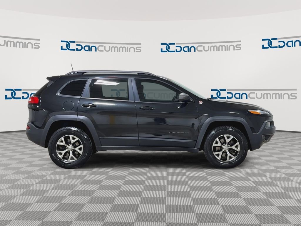 Used 2016 Jeep Cherokee Trailhawk image 2