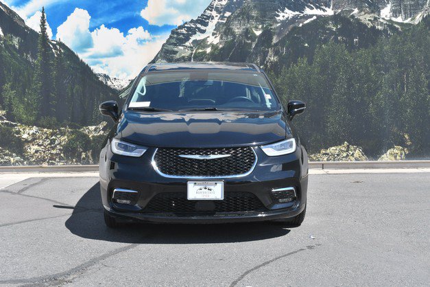 Used 2024 Chrysler Pacifica Limited FWD image 5