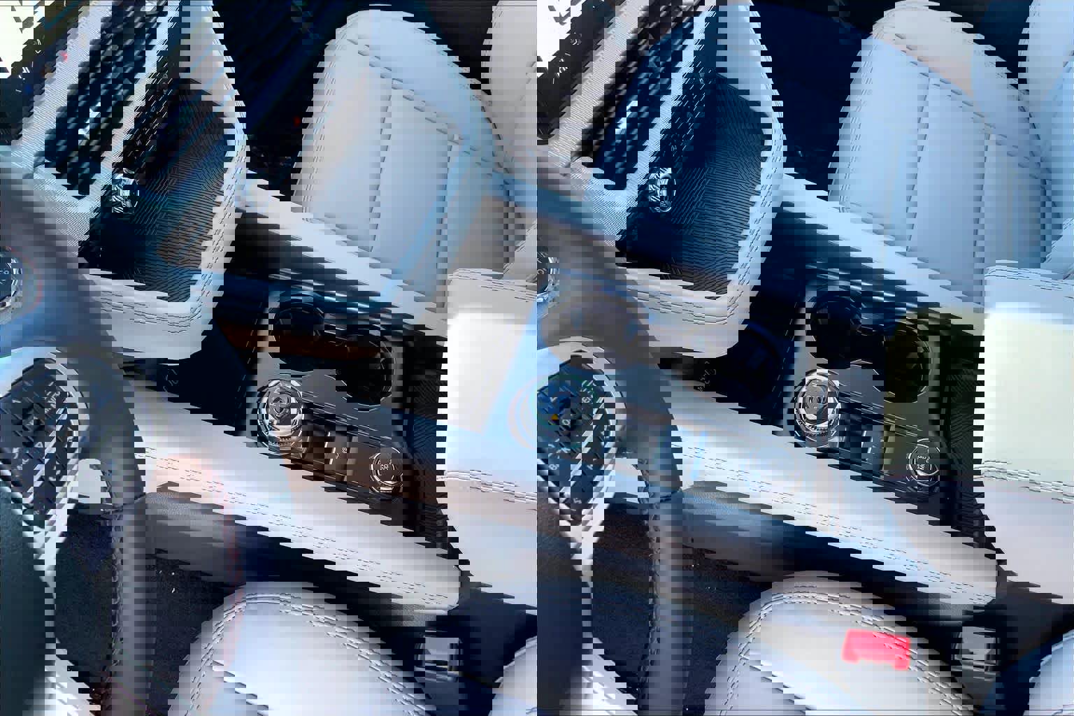 New 2026 Ford Explorer Active w/ Active Comfort Package image 7