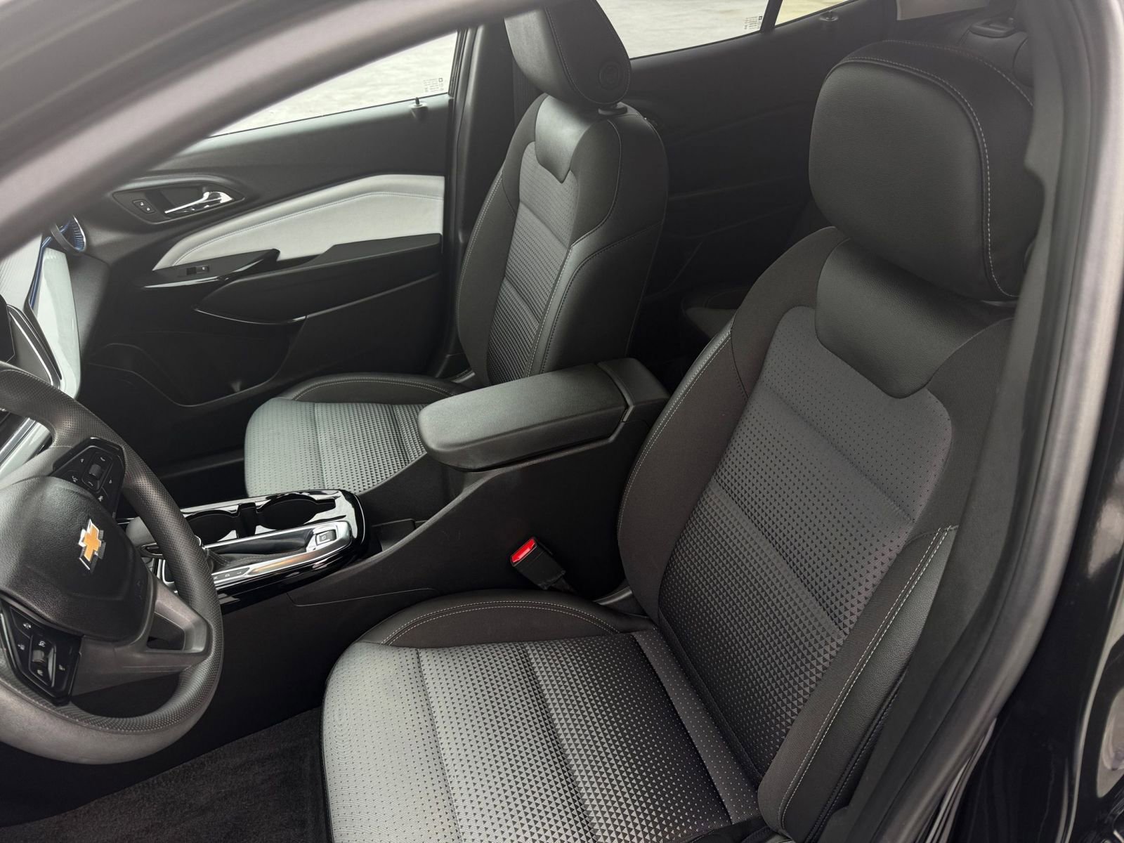 Used 2025 Chevrolet Trax LT image 36