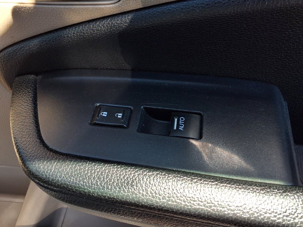 Used 2016 Honda Pilot Touring image 36