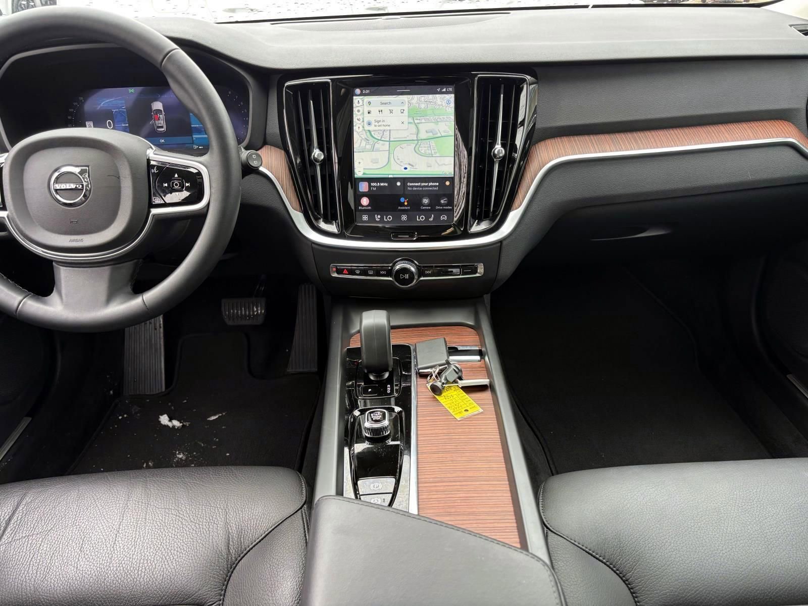 Used 2025 Volvo V60 B5 Cross Country Plus image 26