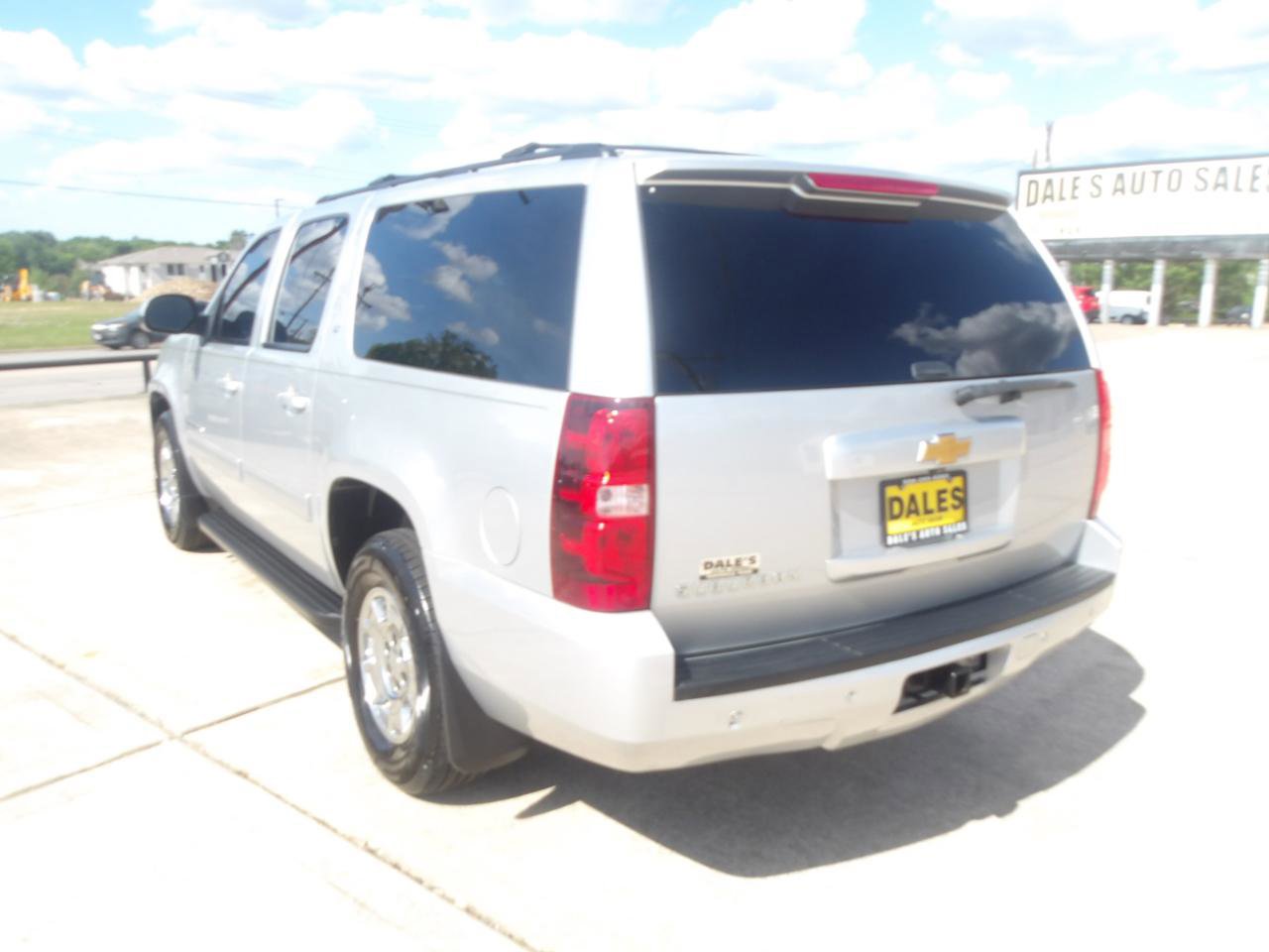Used 2014 Chevrolet Suburban LT image 14