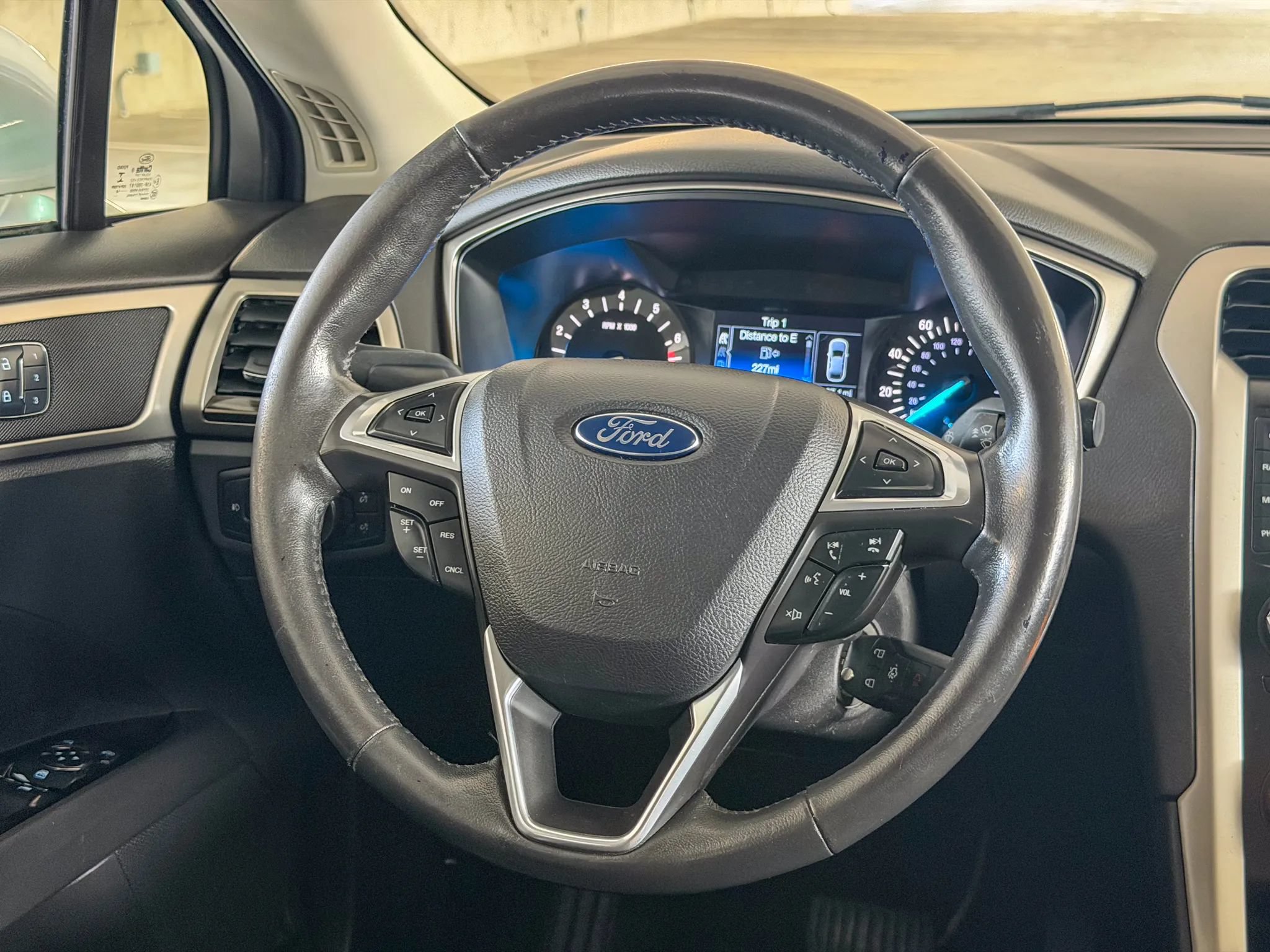 Used 2014 Ford Fusion SE w/ Equipment Group 202A FWD image 27