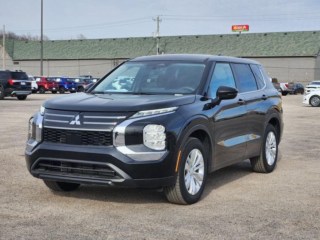 Used 2025 Mitsubishi Outlander ES image 3