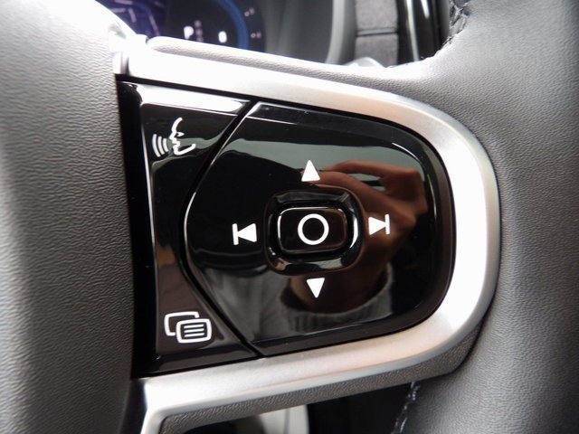 Certified 2025 Volvo XC90 B6 Plus image 17