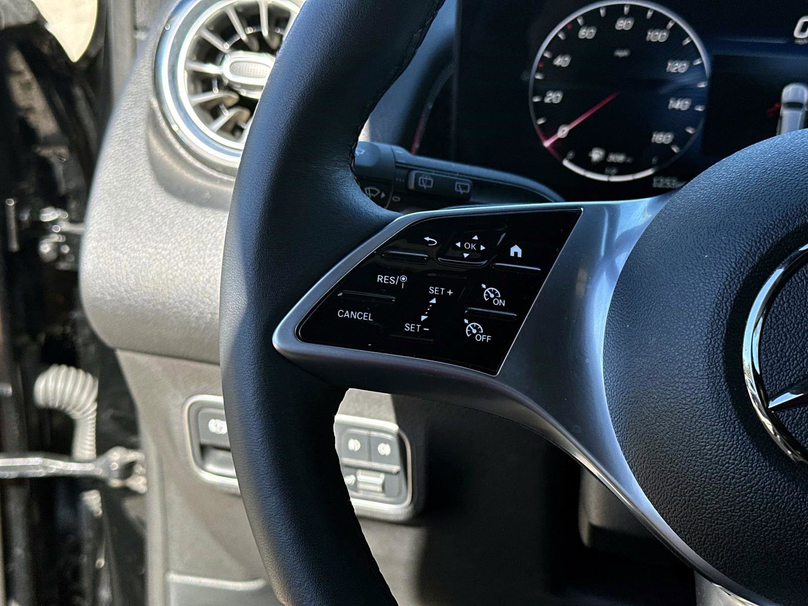 Certified 2025 Mercedes-Benz GLB 250 image 27