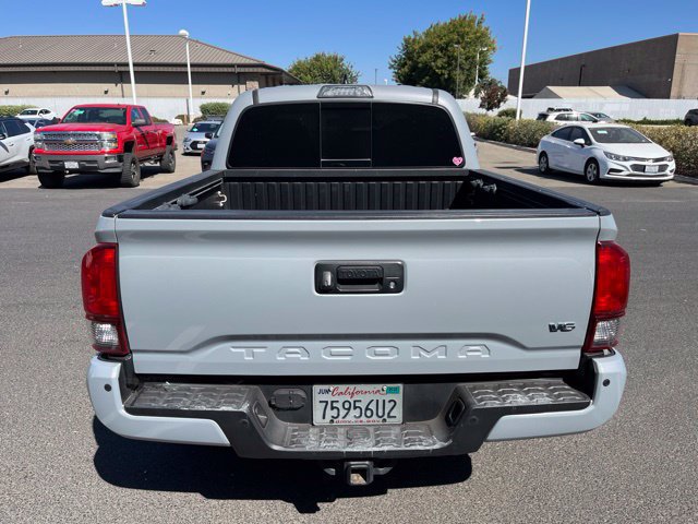 Used 2019 Toyota Tacoma TRD Sport w/ Technology Package RWD image 4