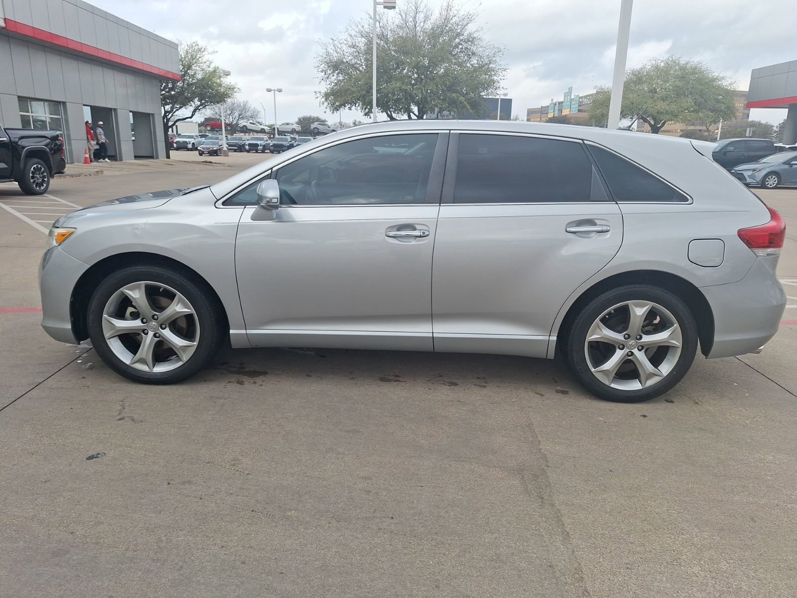 Used 2015 Toyota Venza XLE w/ XLE Premium Package image 3